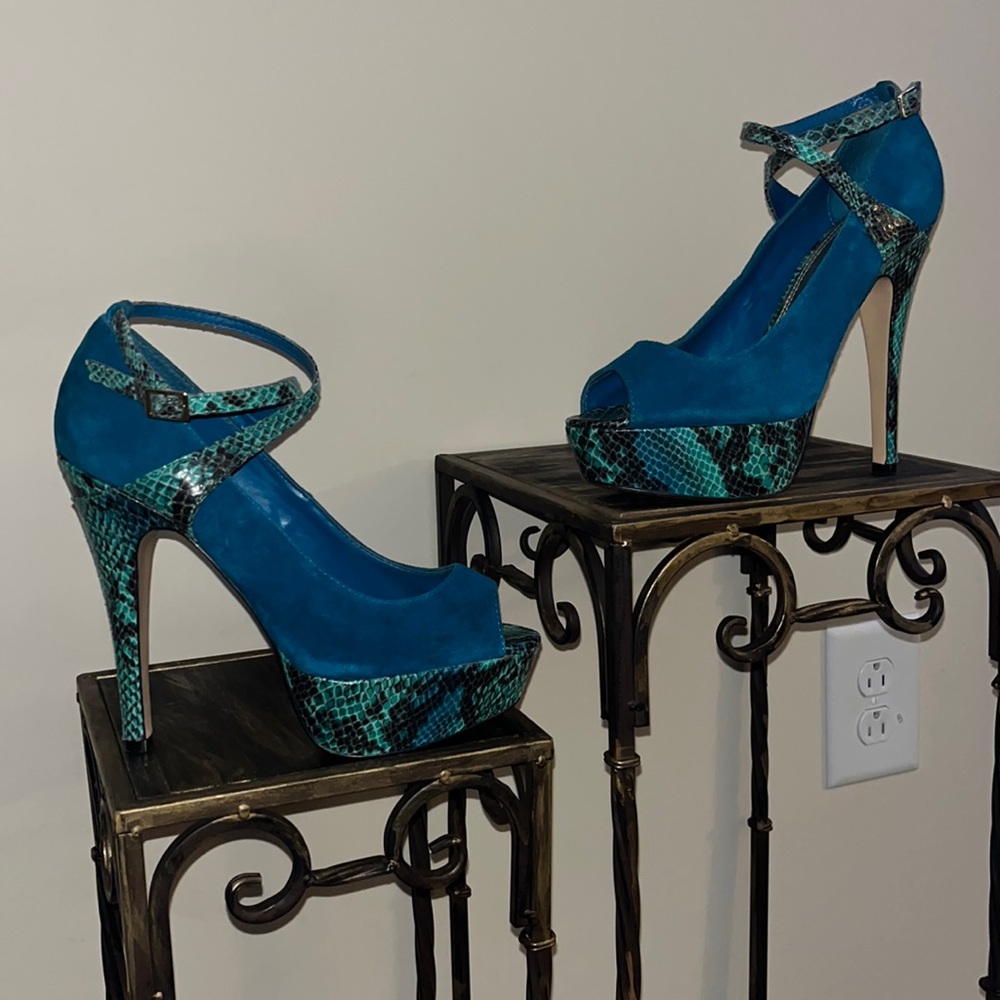 Bakers Teal Suede snakeskin Peep Toe Strappy Sandal Size 8.5